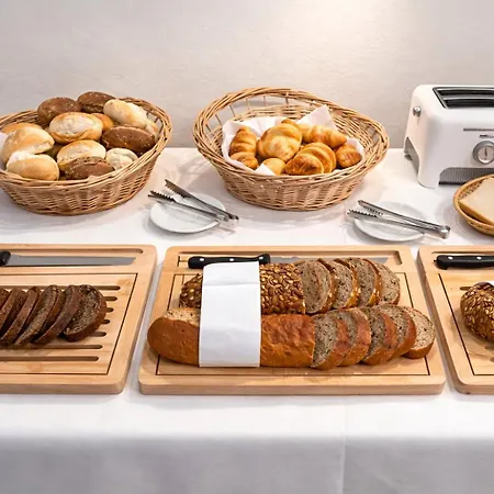 ホテル ドライ ケーニゲ